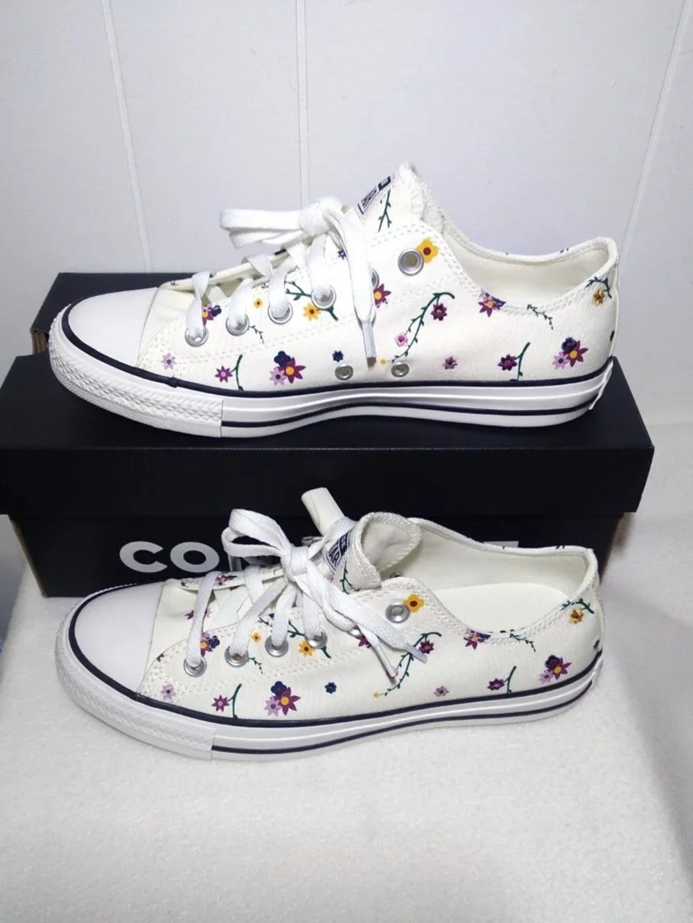 Converse Womens 9.5 Chuck Taylor All Star Low Embroidered Floral/White A16521F - Picture 2 of 9